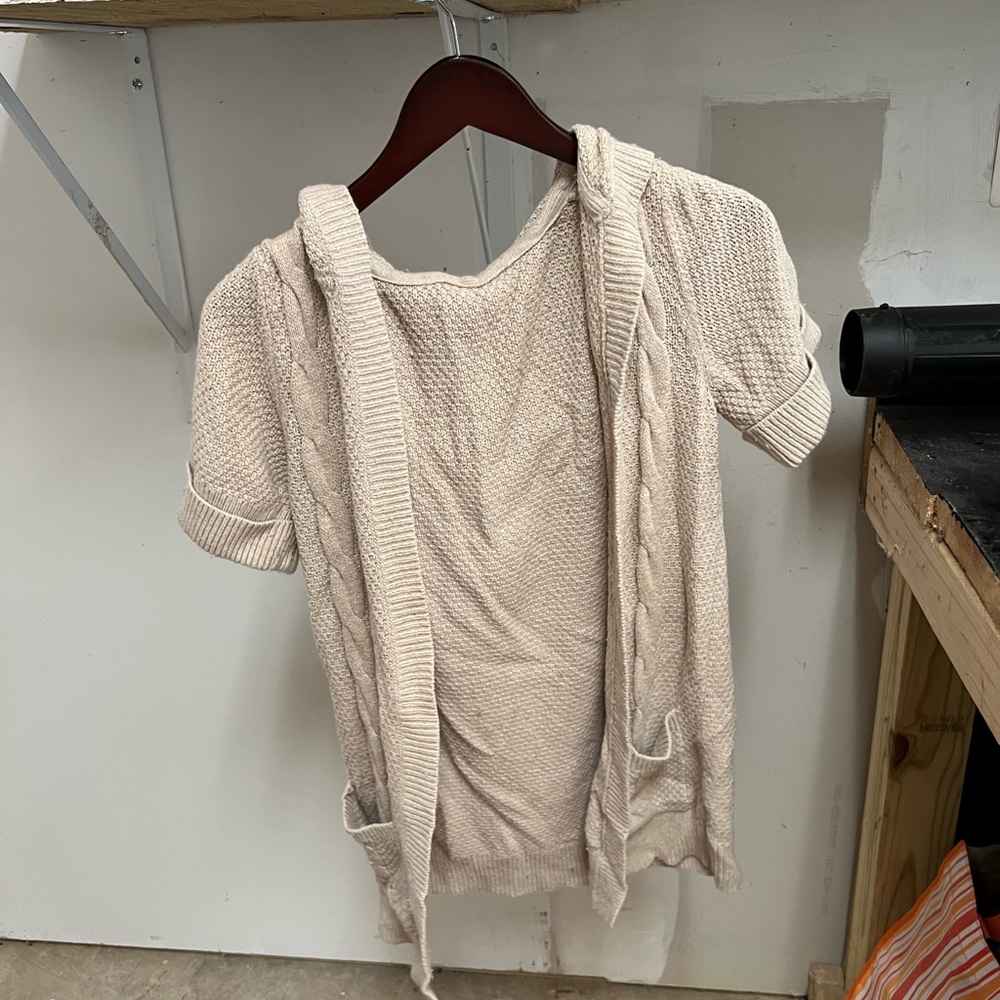 Cream short sleeve sweater medium